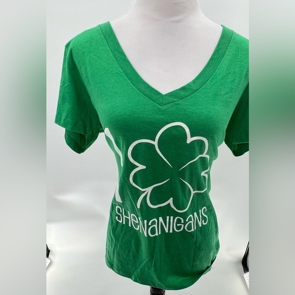 🌺 3/$15 Shamrock Shenanigans St. Patrick's Day Women's Green Deep V-Neck NWOT - Picture 3 of 5